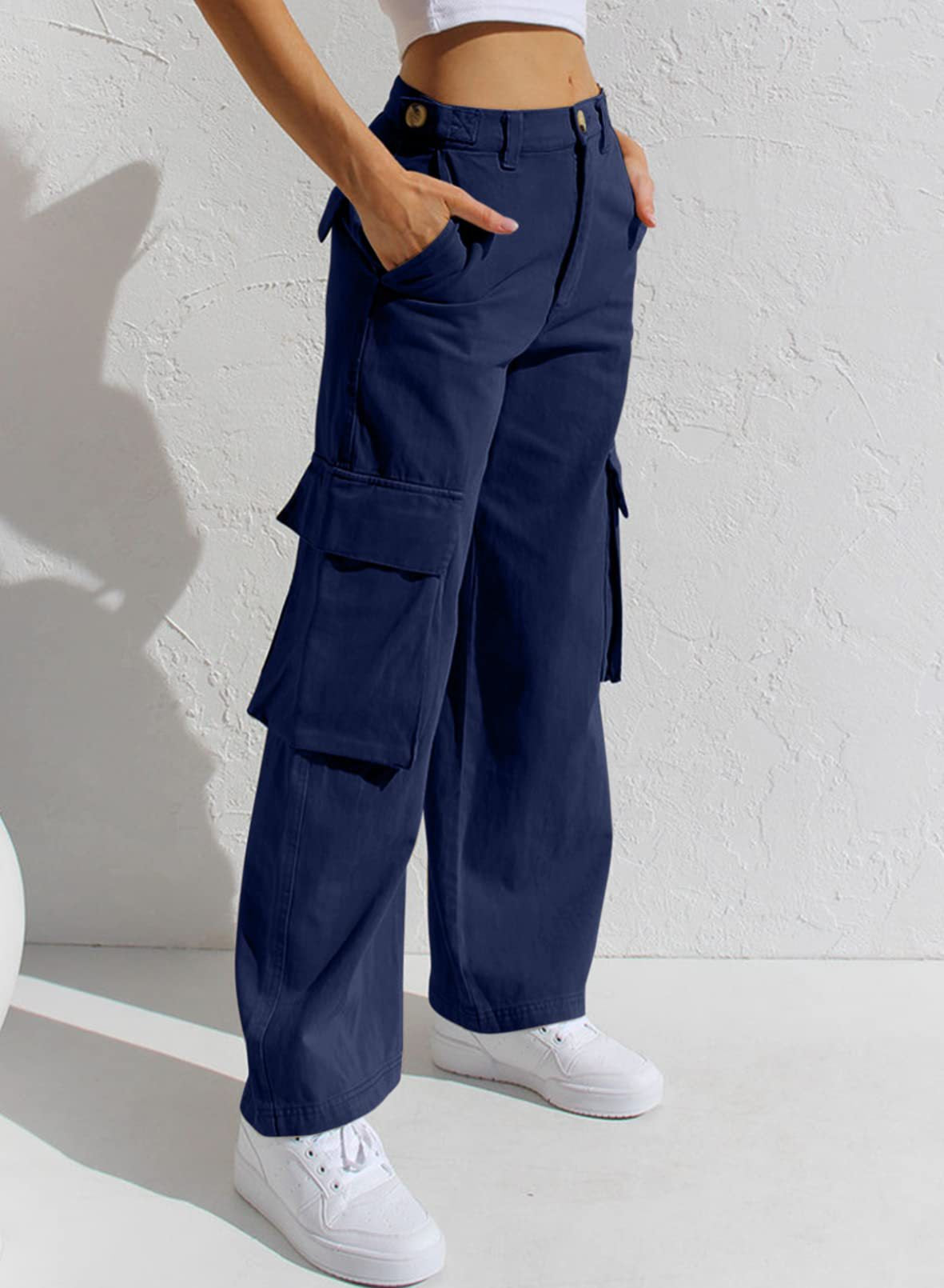 Multi-pocket cargo jeans woman